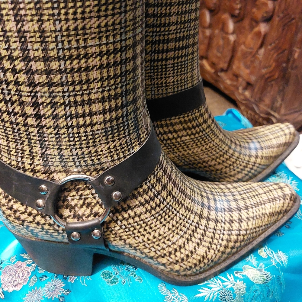 Western style rainboots